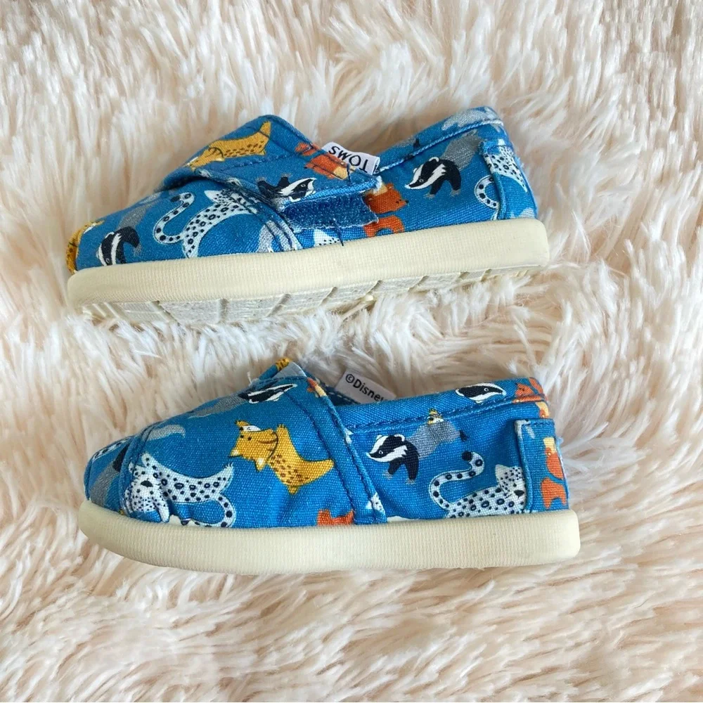 Toms Disney It’s A Small World Animal Print Baby Shoes